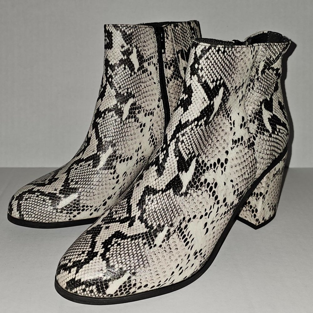 Seychelles Chaparral Python Snake Print Ankle Bootie Size 8.5